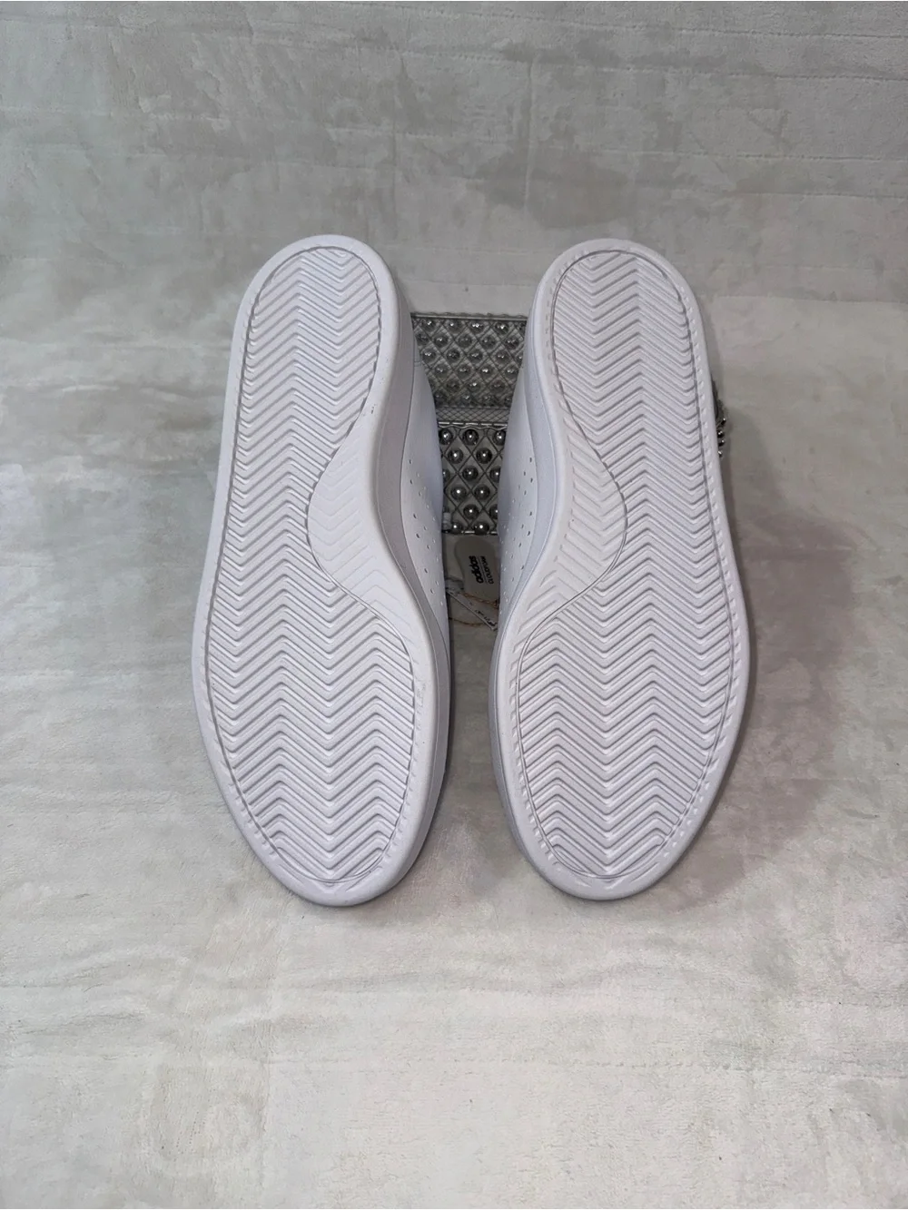 Adidas White Advantage 2.0  12 men’s Sneakers with Green Heel Tab